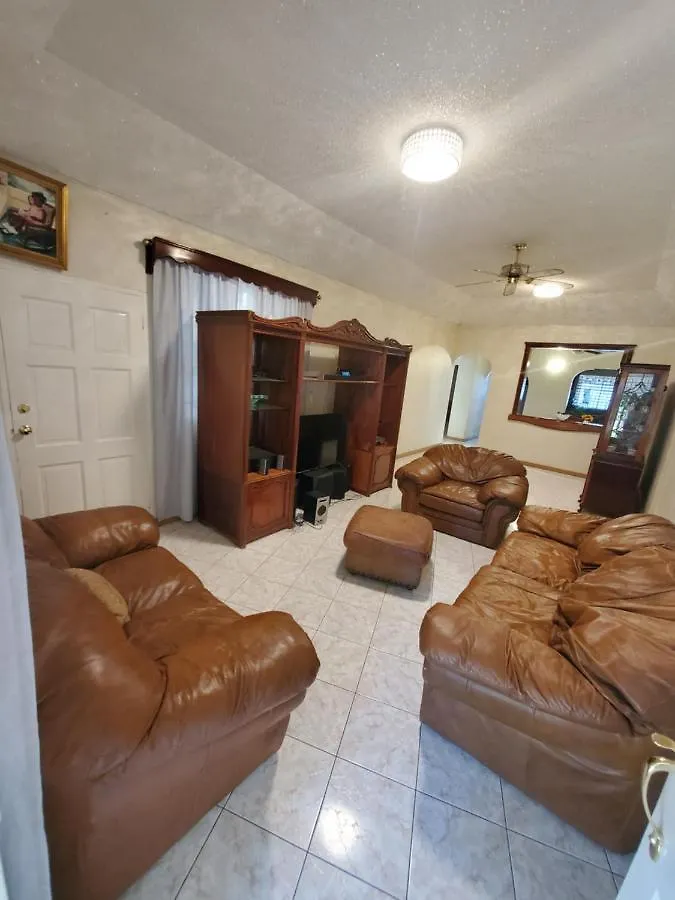 Richard'S Wanderlust Palm Villa Kingston